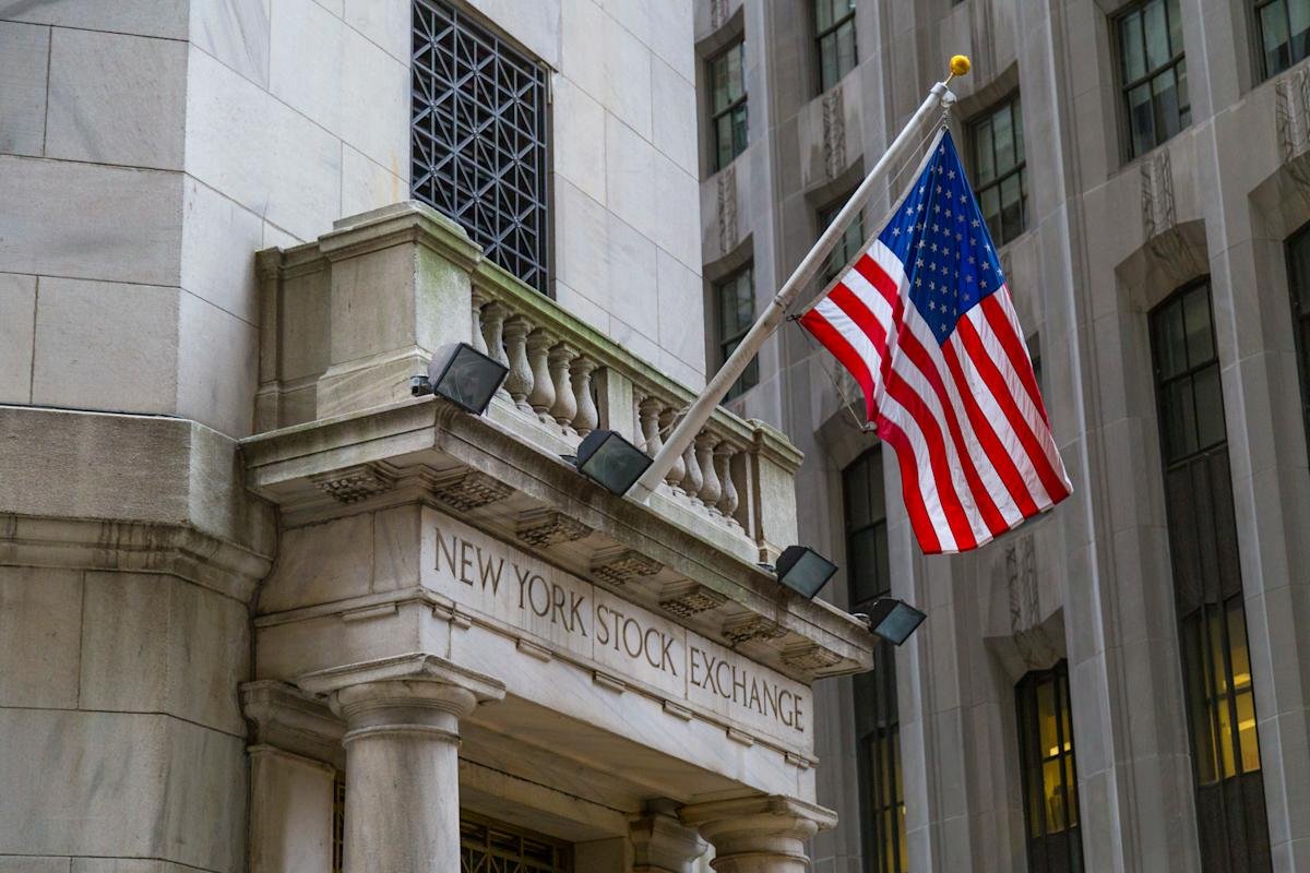 stock-market-today:-dow,-s&p-500-aim-for-records-as-early-2026-rally-builds-steam