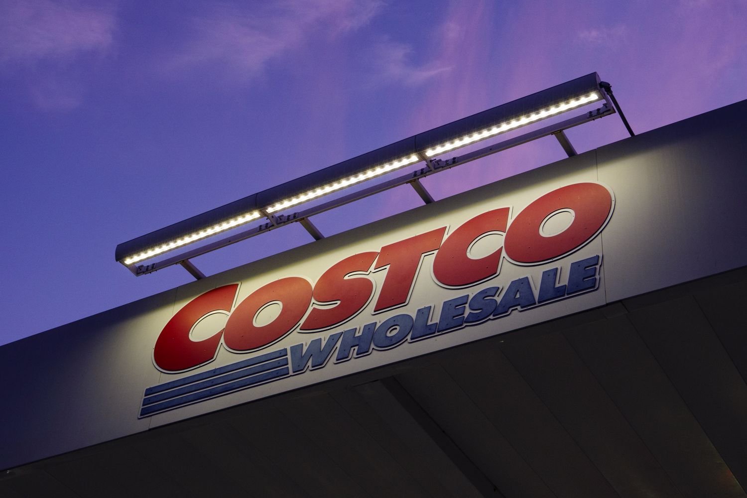 costco-still-has-plenty-‘up-its-sleeve’-its-stock-is-rising-after-a-downbeat-2025.