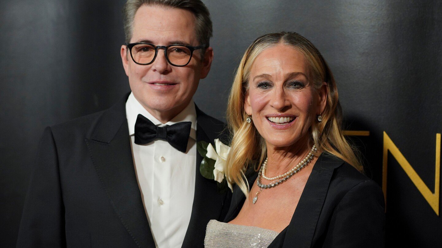 sarah-jessica-parker-gets-the-golden-globes’-carol-burnett-award-and-a-cosmo-toast