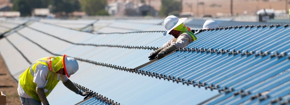 is-it-time-to-reevaluate-first-solar-(fslr)-after-its-recent-share-price-pullback?