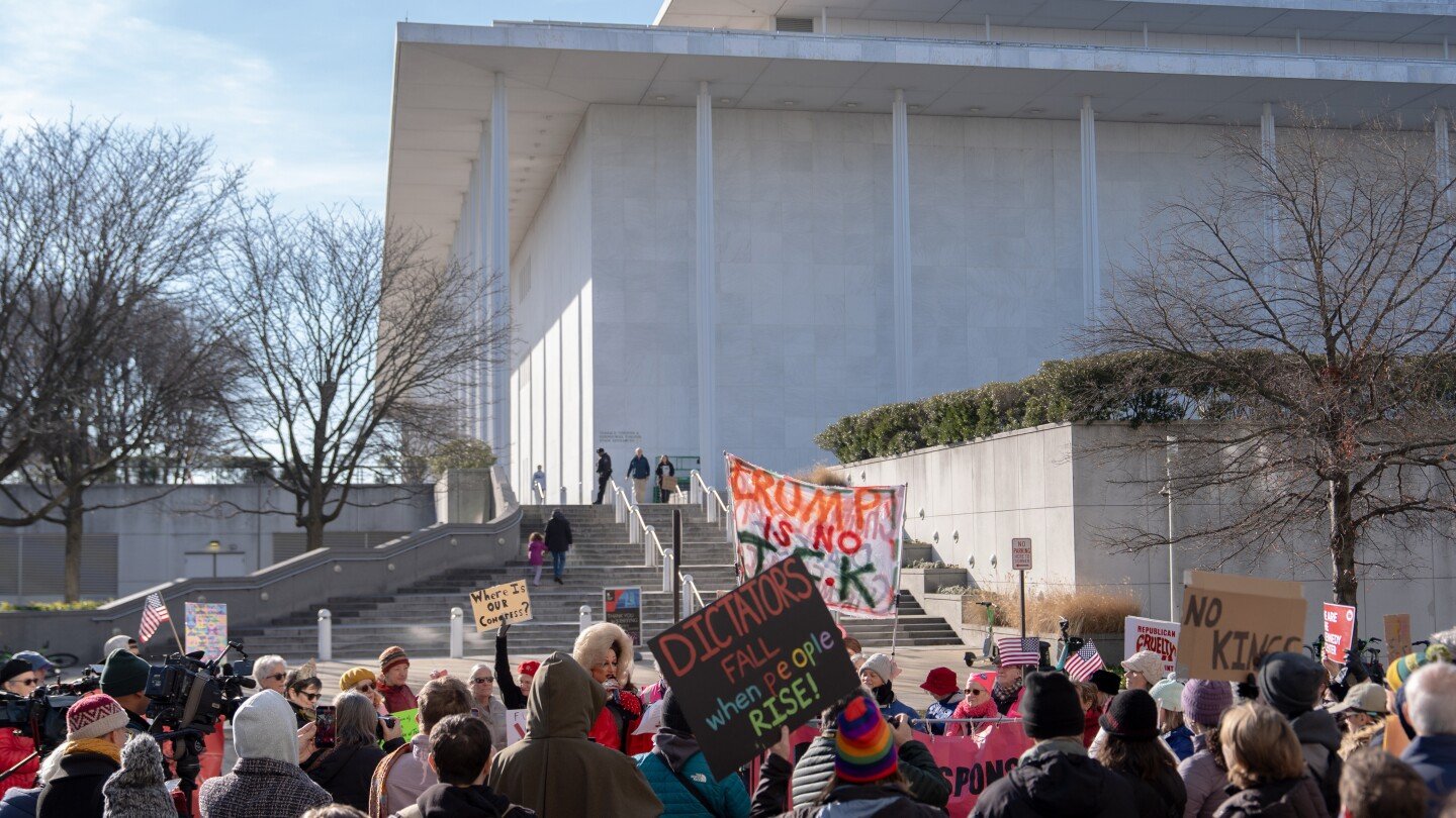 sonia-de-los-santos-cancels-kennedy-center-shows,-citing-unwelcoming-climate