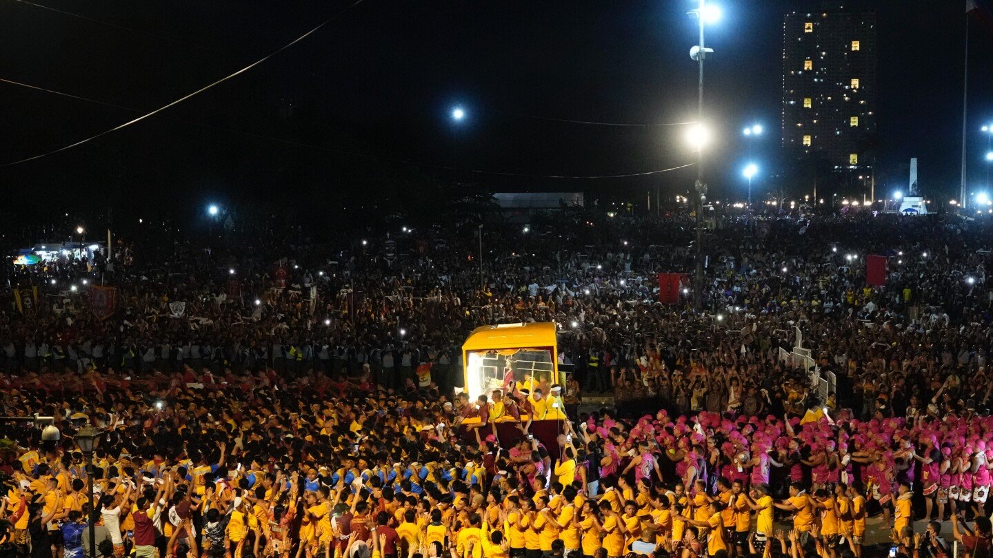 filipino-catholics-express-outrage-over-corruption-scandal-during-massive-religious-procession
