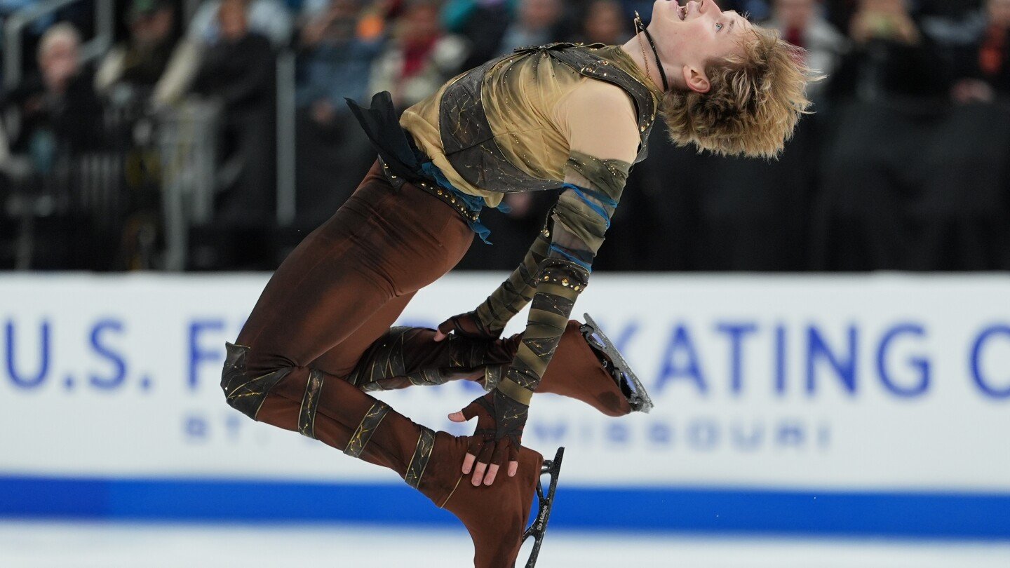 world-champs-chock-and-bates-dazzle-with-lenny-kravitz-inspired-dance,-lead-us.-championships