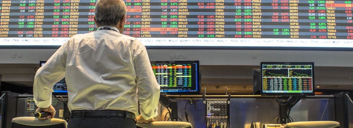 a-look-at-donnelley-financial-solutions-(dfin)-valuation-after-recent-share-price-momentum