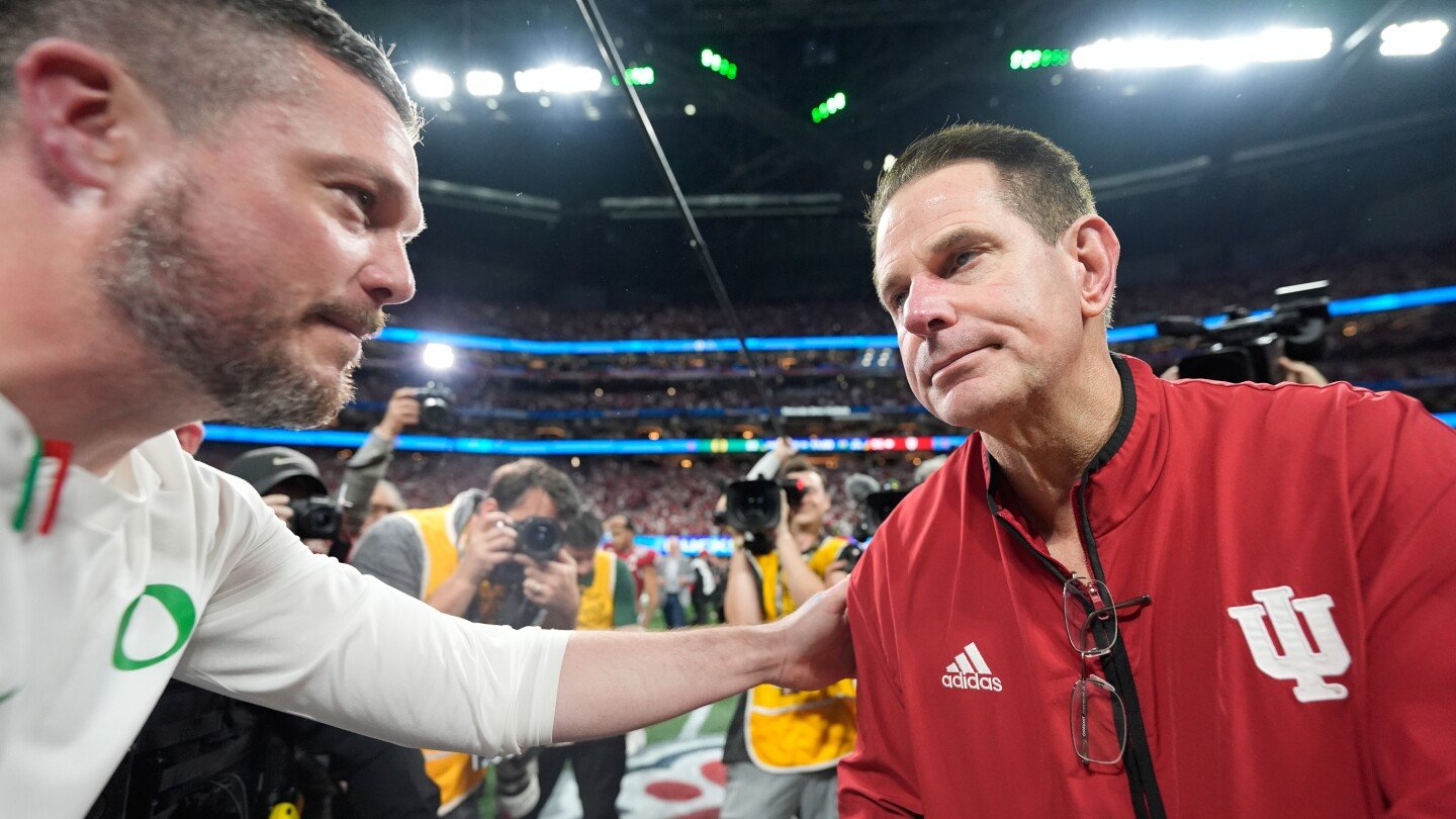 dante-moore-and-the-oregon-ducks-self-destruct-in-56-22-peach-bowl-loss-to-no.-1-indiana