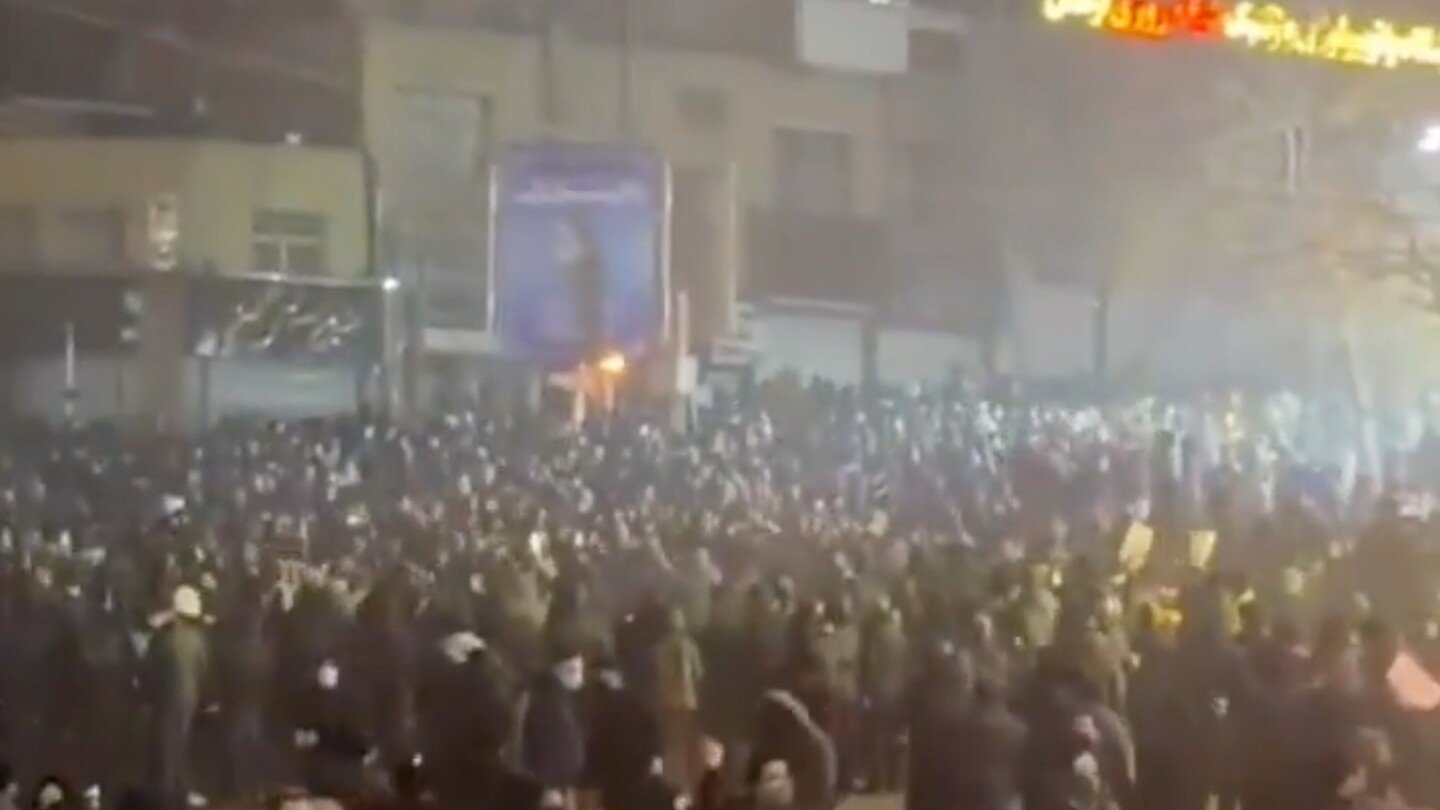 as-protests-rage,-iran-pulls-the-plug-on-contact-with-the-world