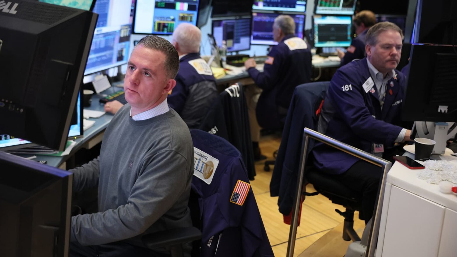 stock-futures-are-flat-ahead-of-a-busy-week-of-earnings,-economic-data:-live-updates