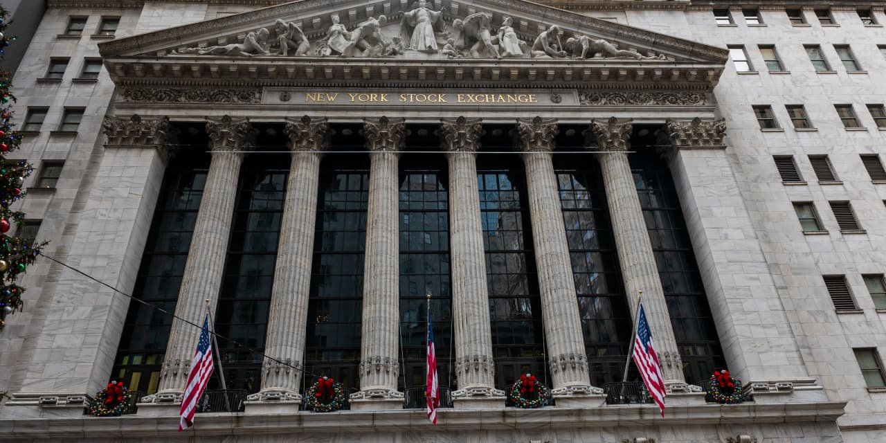 us.-stock-futures-sink-after-powell-accuses-trump-of-intimidation-over-doj-probe