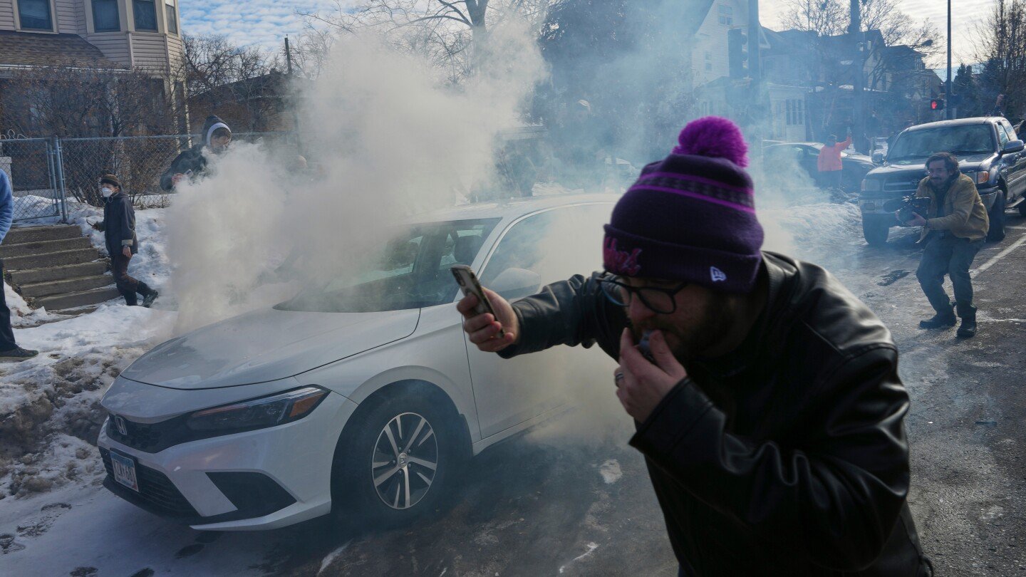 crowd-yells-‘cowards!’-after-federal-agents-crash-into-a-car-and-fire-tear-gas-in-minneapolis