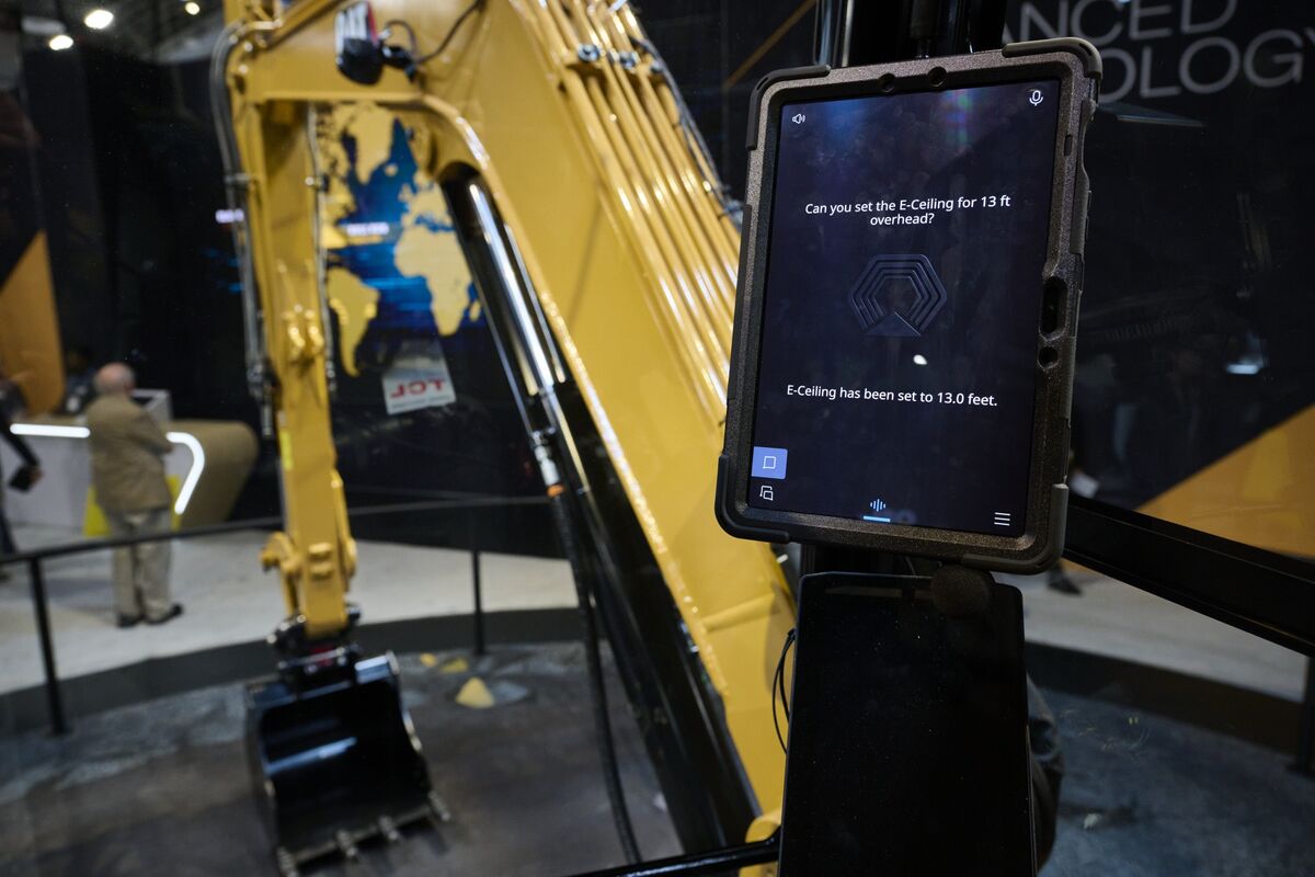 caterpillar-crosses-$300-billion-in-market-value-on-ai-rally