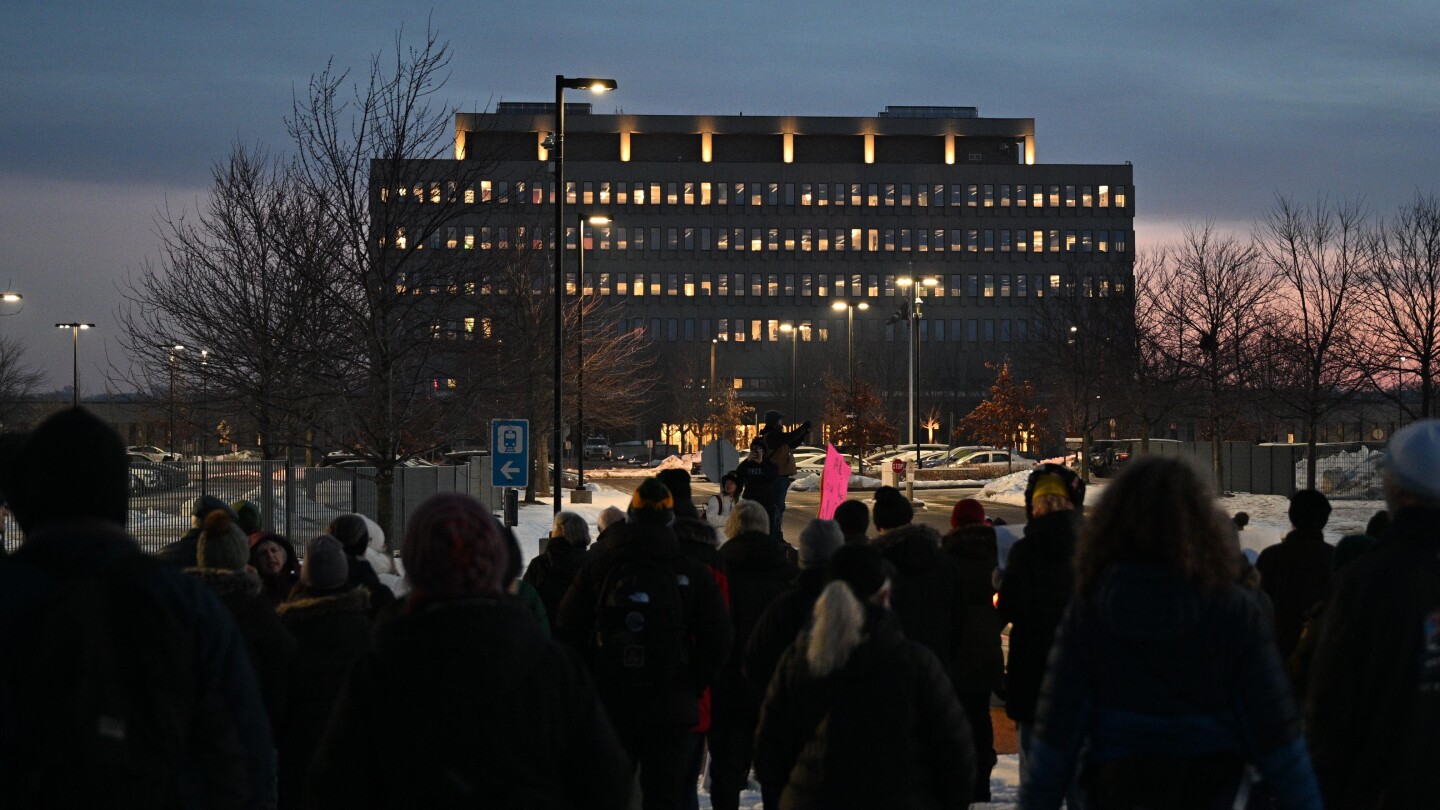 new-video-shows-the-minutes-before-immigration-officer-fatally-shoots-woman-in-minneapolis