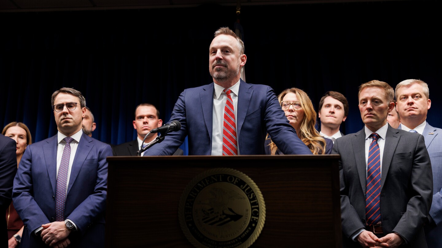 justice-department-prosecutors-resign-amid-turmoil-over-minnesota-ice-shooting-investigation