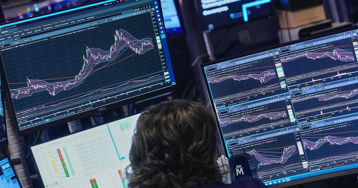 us-stocks-dip-again-as-oil-and-gold-prices-rise