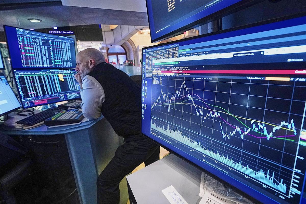 stock-market-today:-dow,-s&p-500,-nasdaq-futures-slide-amid-upbeat-bank-earnings,-iran-fears