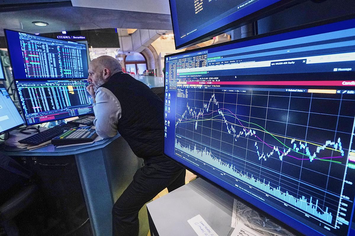 stock-market-today:-dow,-s&p-500,-nasdaq-resume-slide-as-more-bank-earnings,-fresh-economic-data-roll-in