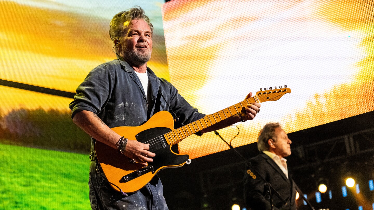 minutes-to-memories:-john-mellencamp-rolling-out-jukebox-of-his-old-hits