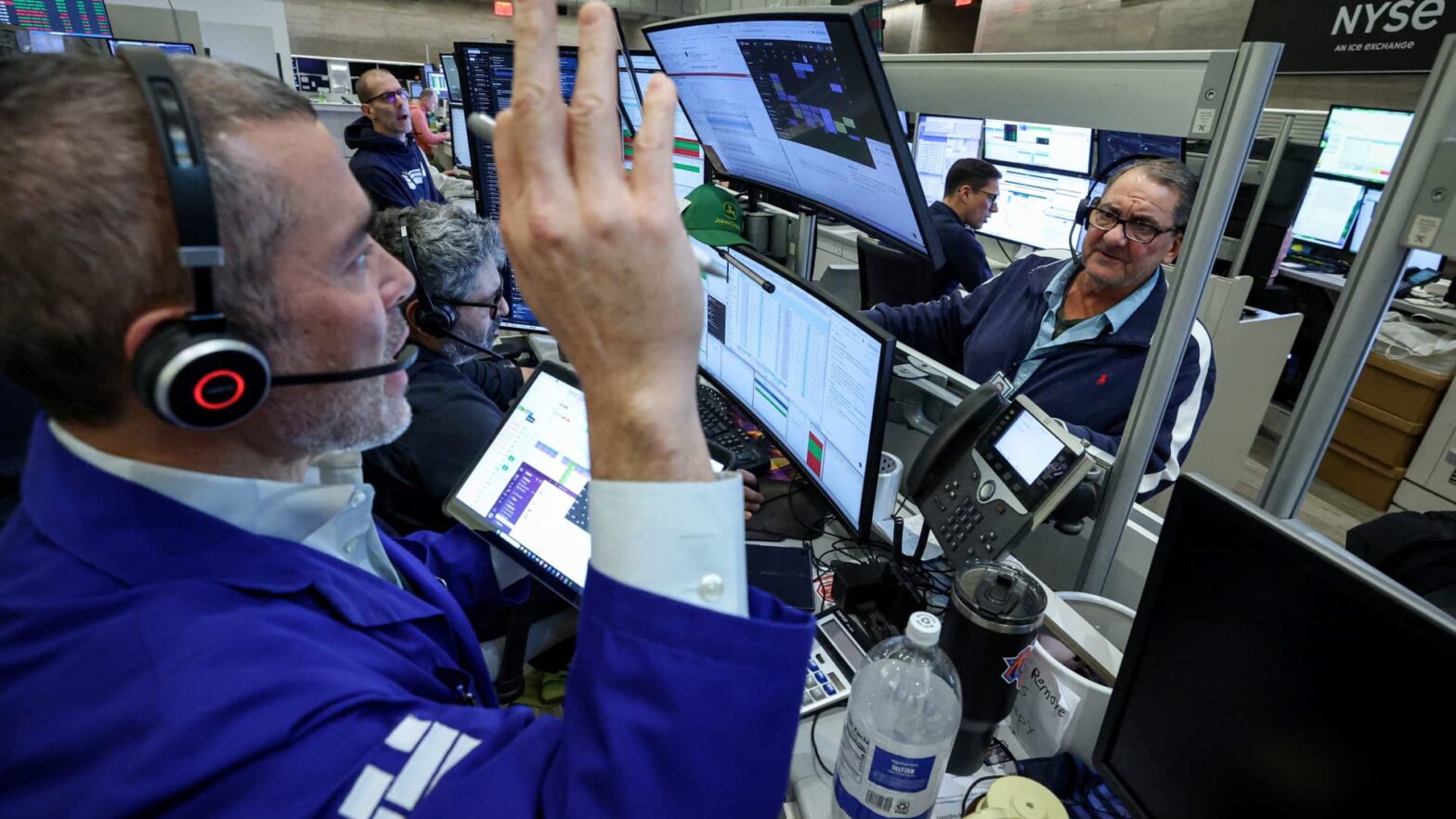 stock-futures-are-little-changed-after-rally-in-banks-and-tech-lifts-major-averages:-live-updates