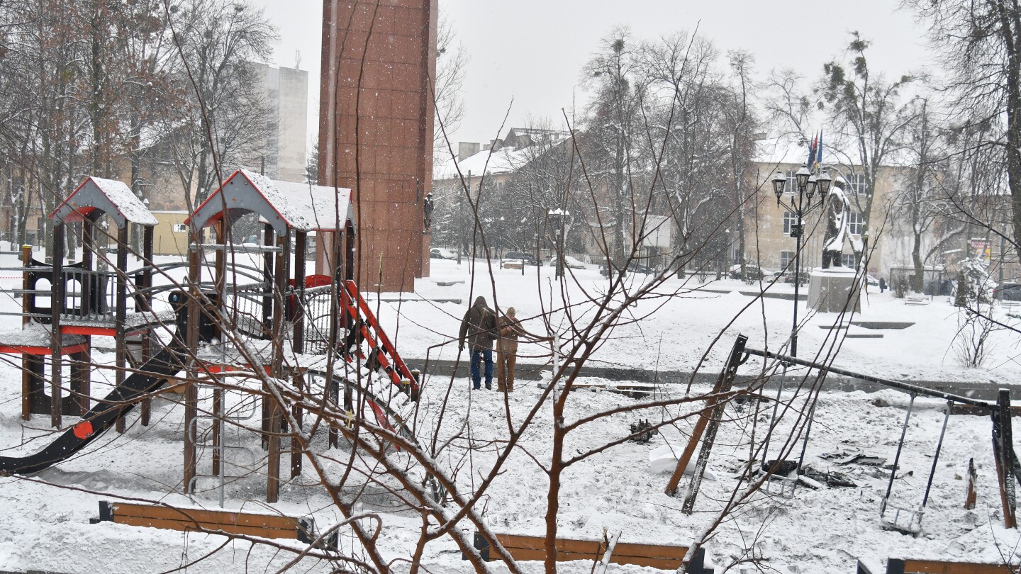 moscow-agrees-with-trump-that-ukraine-is-holding-up-a-peace-deal,-the-kremlin-says