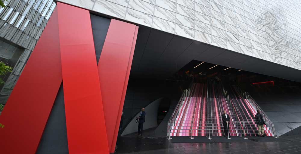 stock-market-limps-at-end-of-losing-week;-key-inflation-data,-netflix-earnings-on-deck