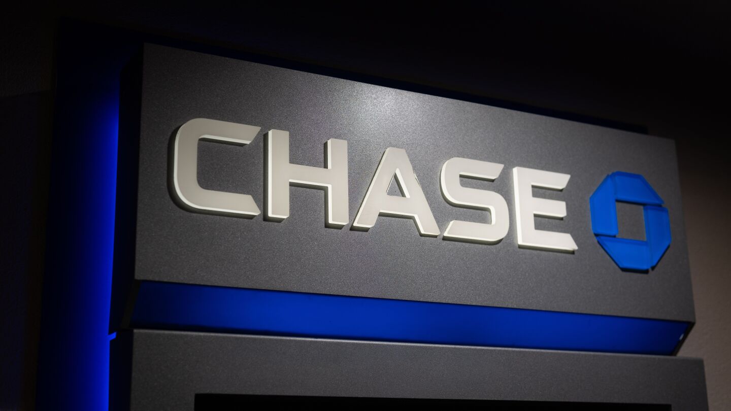 as-trump’s-deadline-for-a-cap-on-credit-card-rates-looms,-banks-have-only-questions-and-no-answers