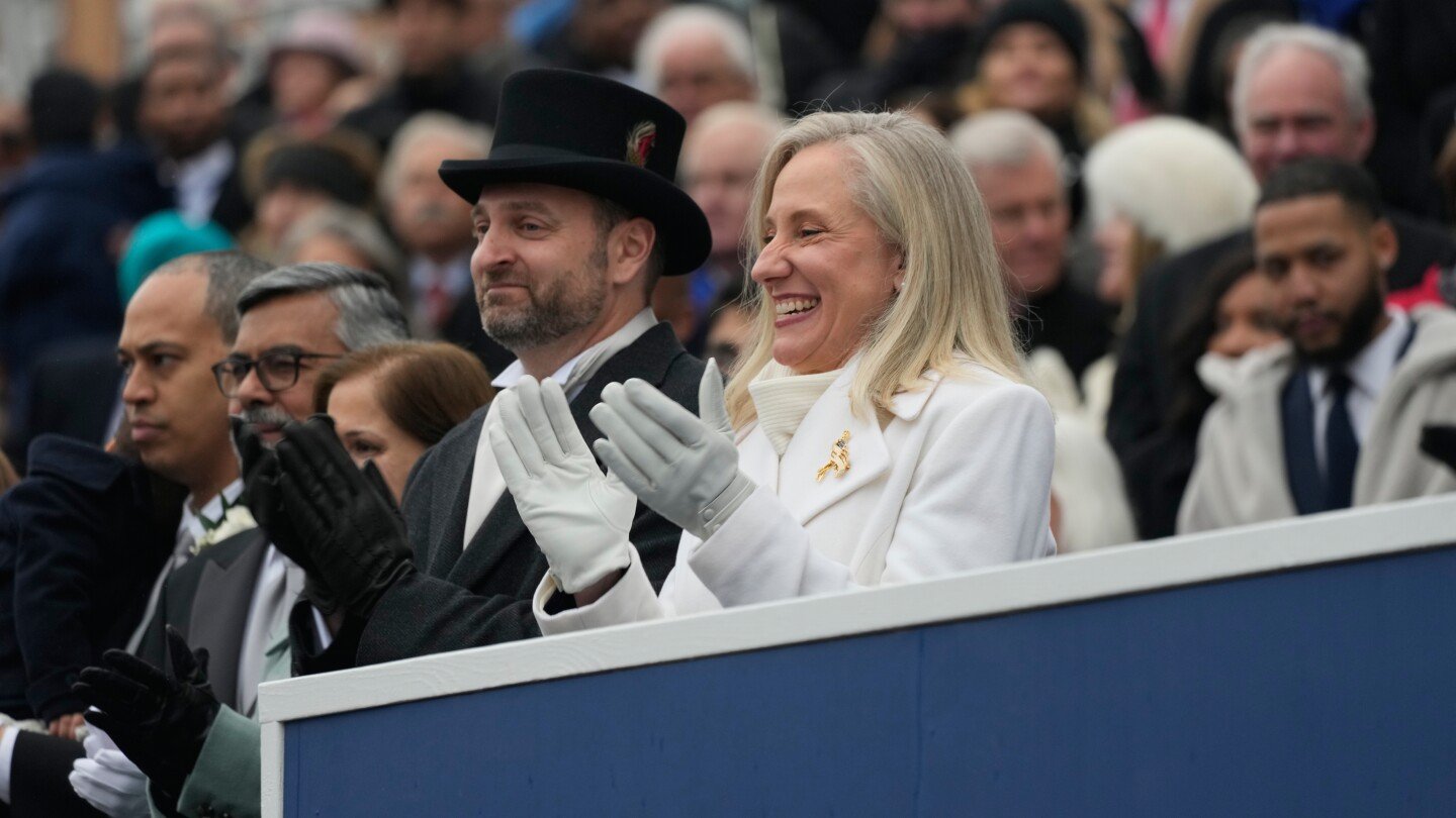 abigail-spanberger-becomes-virginia’s-1st-female-governor-in-historic-inauguration