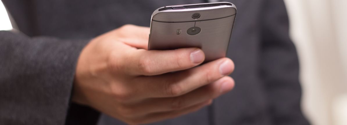 assessing-rogers-communications-(tsx:rci.b)-valuation-after-mixed-short-term-share-performance