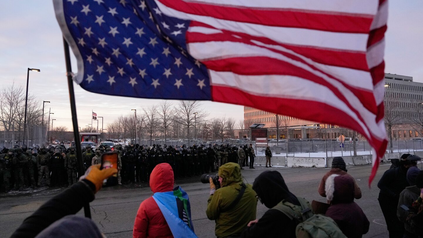 army-puts-1,500-soldiers-on-standby-for-possible-minnesota-deployment,-ap-sources-say