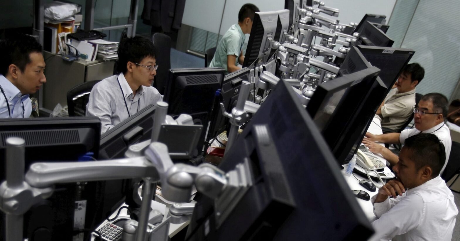 wall-street-futures-skid,-dollar-dips-on-us-tariff-threats