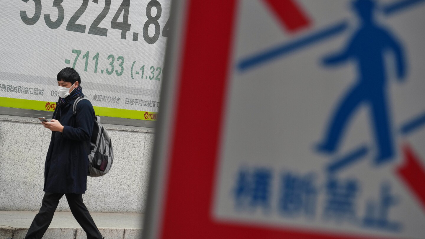 us-futures-sink-after-trump-warns-of-higher-tariffs-for-8-countries-over-greenland-issue