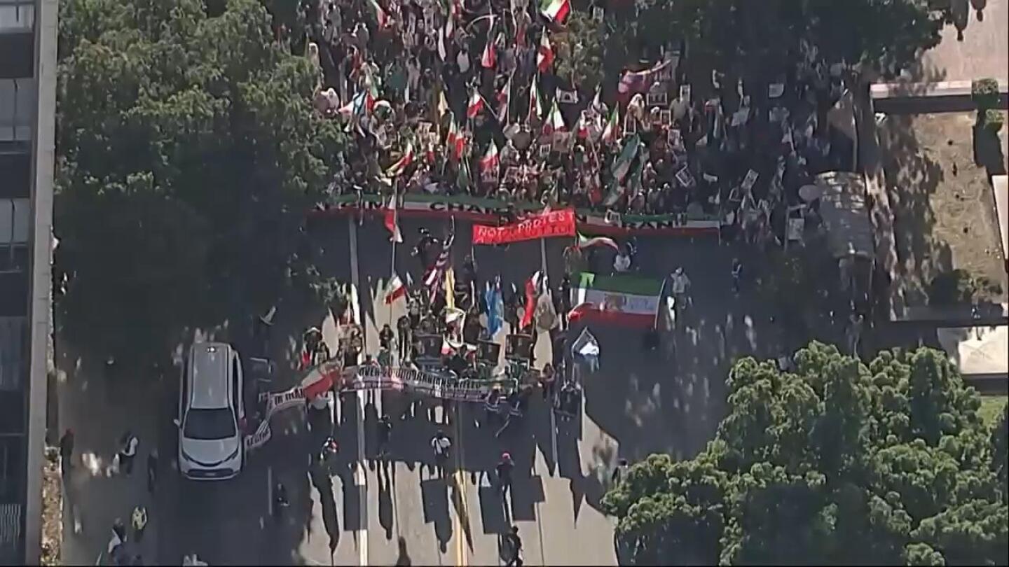 thousands-gather-peacefully-in-los-angeles-in-support-of-protesters-in-iran