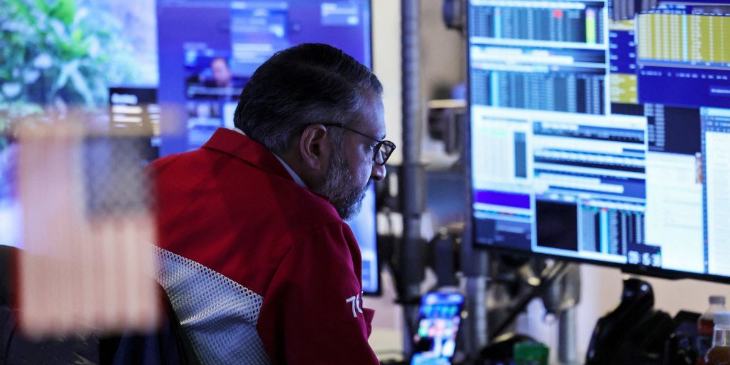 global-markets-drop-sharply-as-trump-reignites-fears-of-a-trade-war-over-greenland