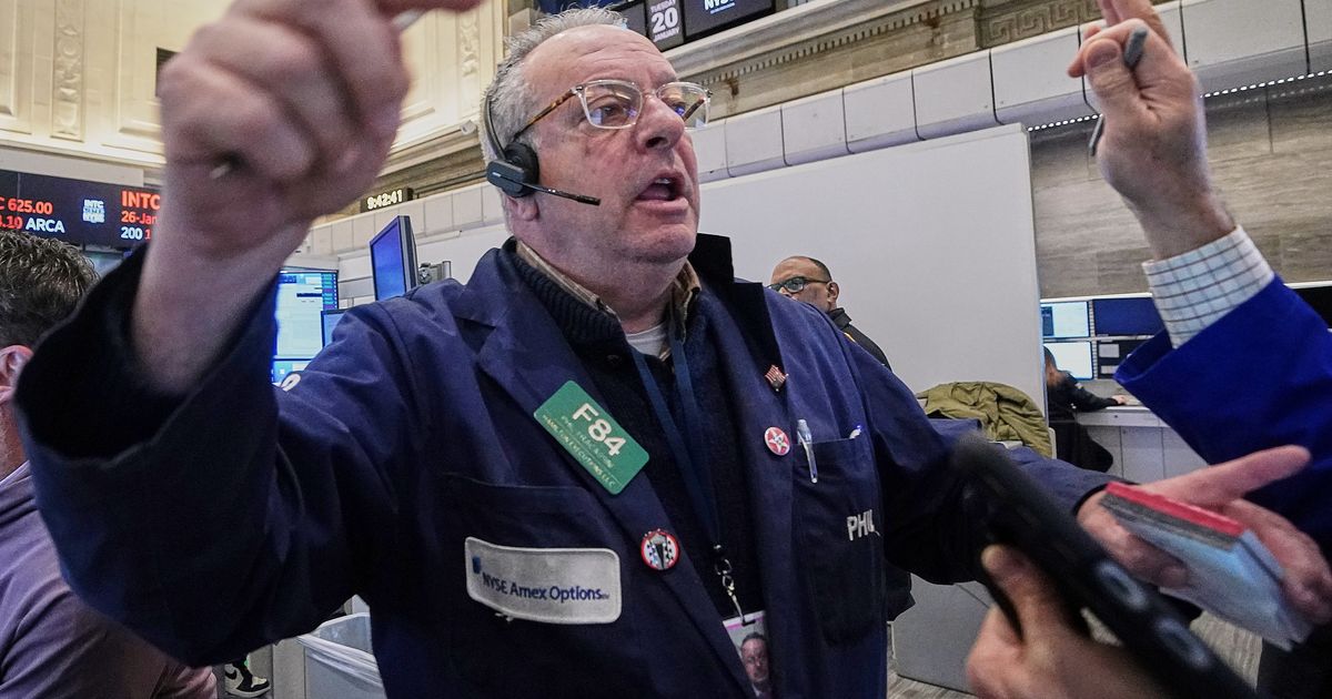 wall-street-holds-steadier-after-trump-says-he-won’t-use-force-to-take-greenland