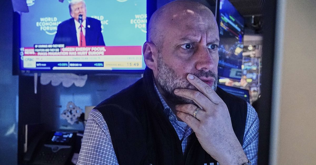 wall-street-bounces-back-after-trump-says-he-won’t-use-force-to-take-greenland