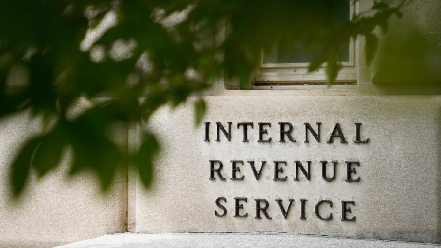 irs-head-announces-a-shake-up-on-the-eve-of-the-2026-tax-season