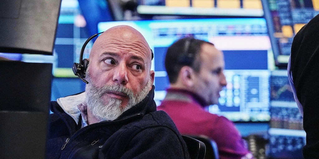 global-markets-turn-sharply-as-trump-continues-to-push-for-control-of-greenland