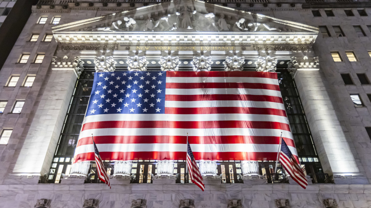 stock-market-today,-jan-22:-strong-us.-gdp-data,-earnings-lead-stocks-higher