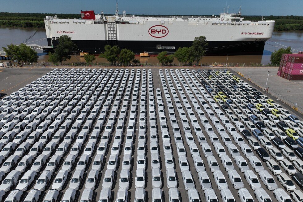 as-trump-talks-tariffs,-his-argentine-ally-welcomes-a-shipload-of-chinese-evs-for-the-first-time
