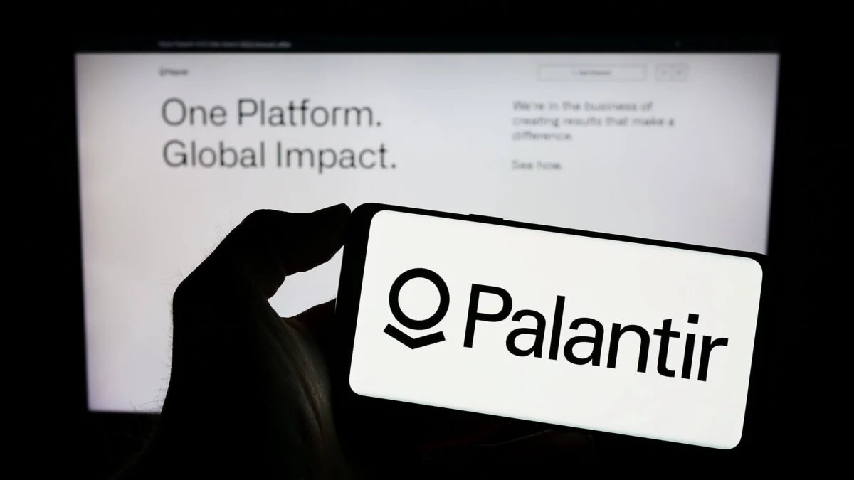 palantir-(pltr)-stock:-new-analyst-coverage-brings-buy-rating-and-$208-target