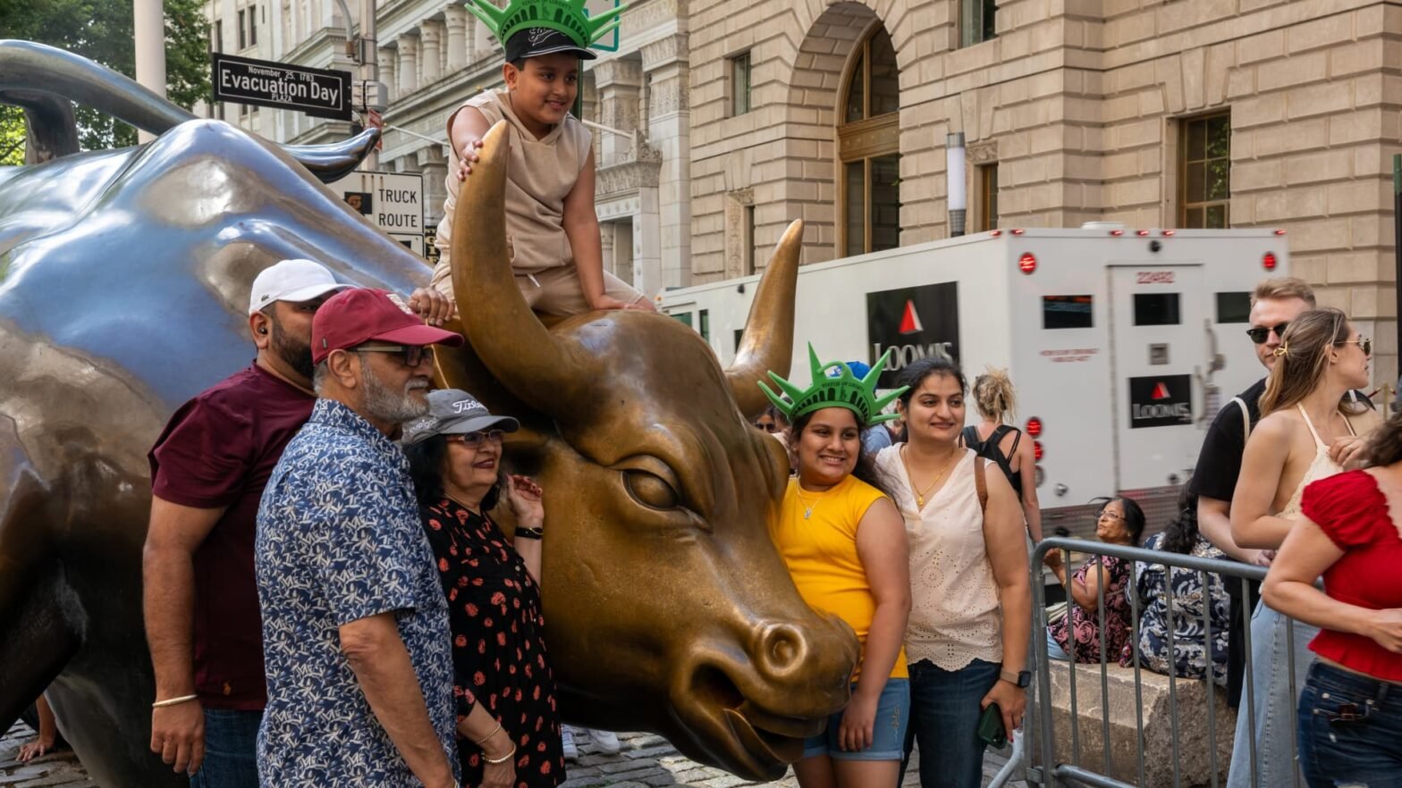 trump-sues-jpmorgan,-intel’s-soft-guidance,-tiktok’s-joint-venture-and-more-in-morning-squawk