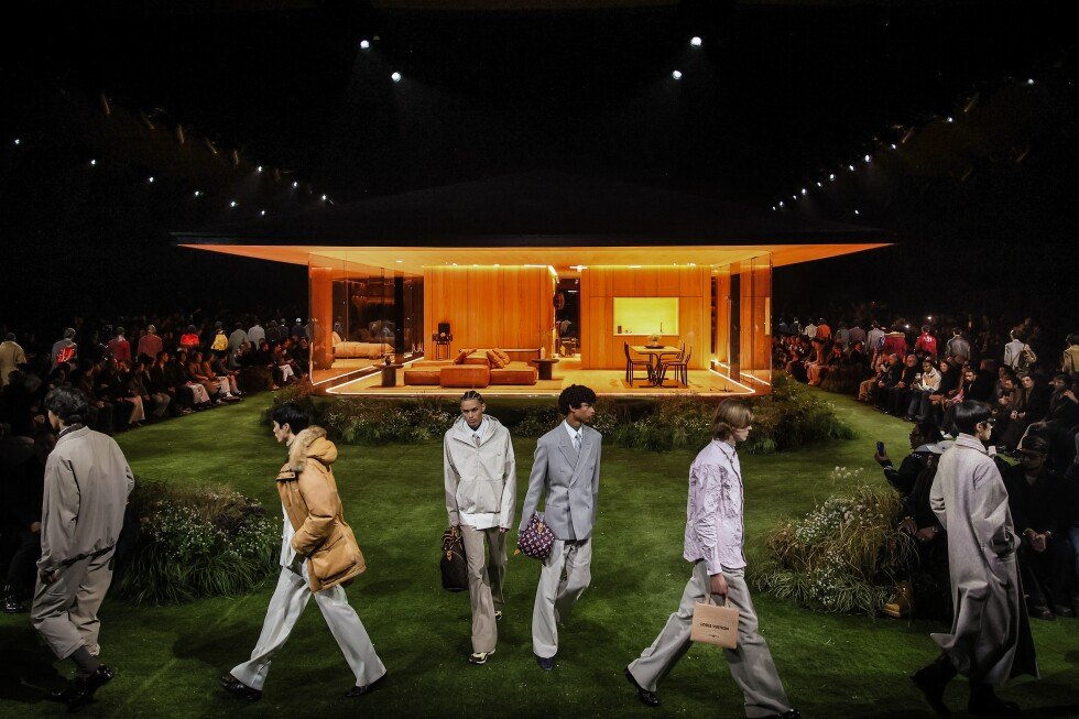 the-trends-at-paris-fashion-week-are-statement-coats,-even-bigger-shoulders-and-sharp-tailoring