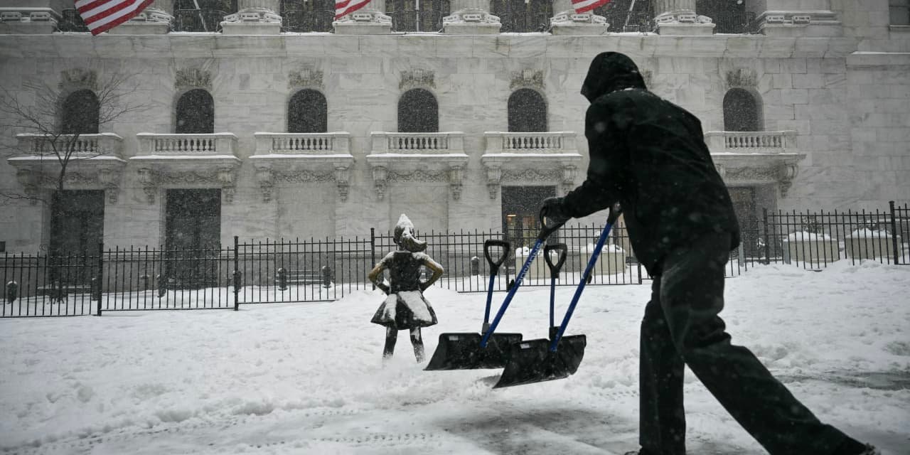 us.-stock-futures-fall,-gold-hits-record-ahead-of-fed-meeting,-big-tech-earnings