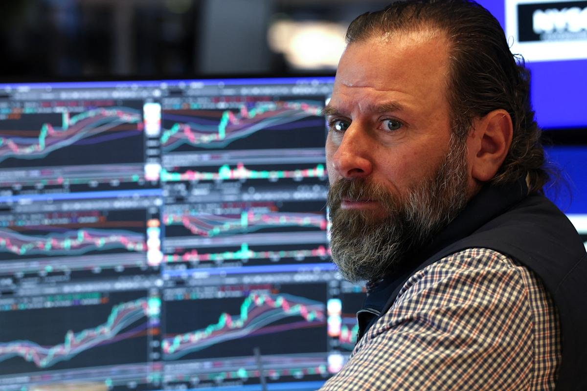 stock-market-today:-dow,-s&p-500,-nasdaq-rise-to-kick-off-key-week-with-big-tech-earnings,-fed-decision