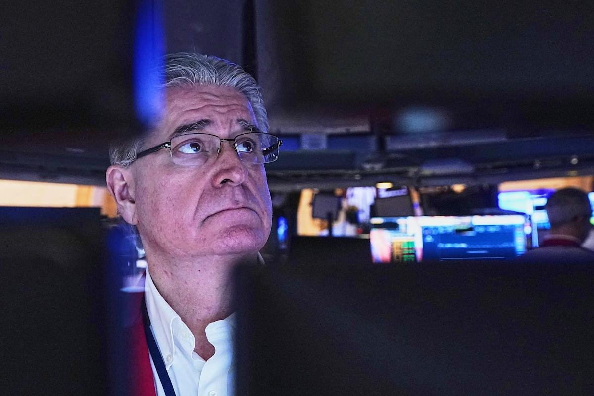 stock-market-today:-s&p-500,-nasdaq-futures-rise-as-tech-leads,-unitedhealth-weighs-on-dow-amid-earnings-flood