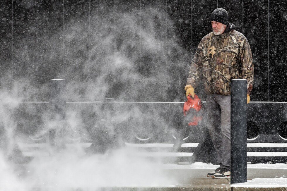frost-quakes-cause-loud-booms,-light-shaking-when-bitterly-cold-temperatures-persist