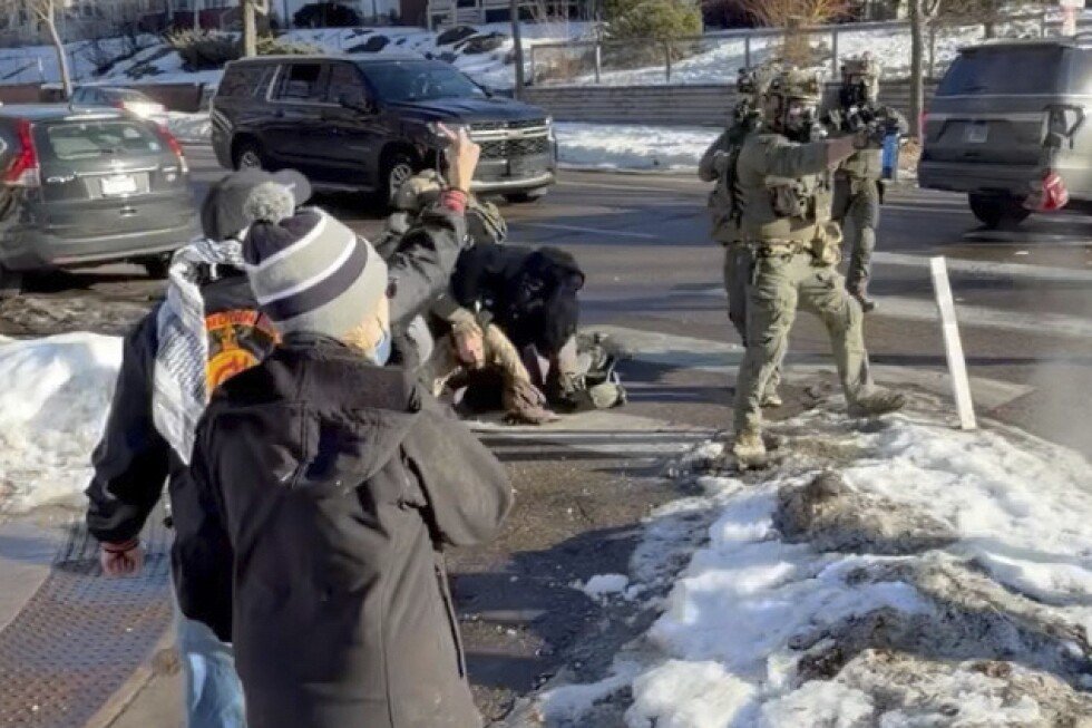 new-videos-show-alex-pretti-scuffle-with-federal-officers-in-minneapolis-11-days-before-his-death