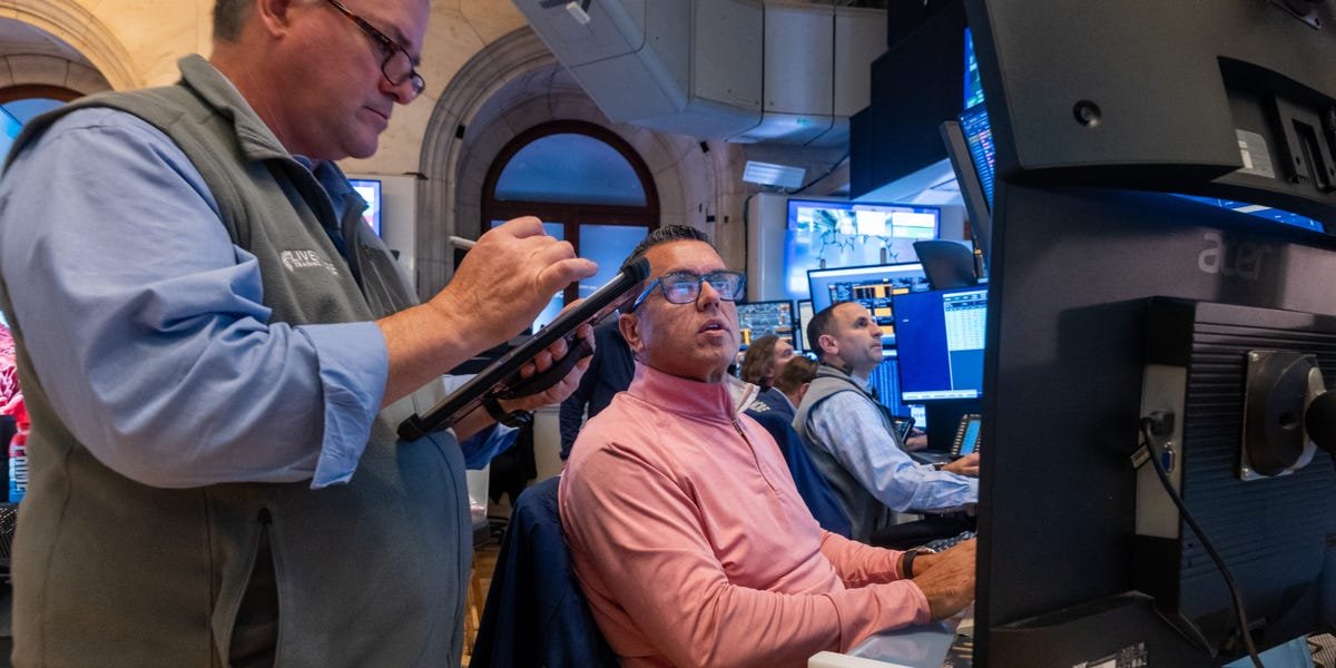 stock-market-today:-indexes-tank-as-microsoft-sparks-wider-tech-sell-off