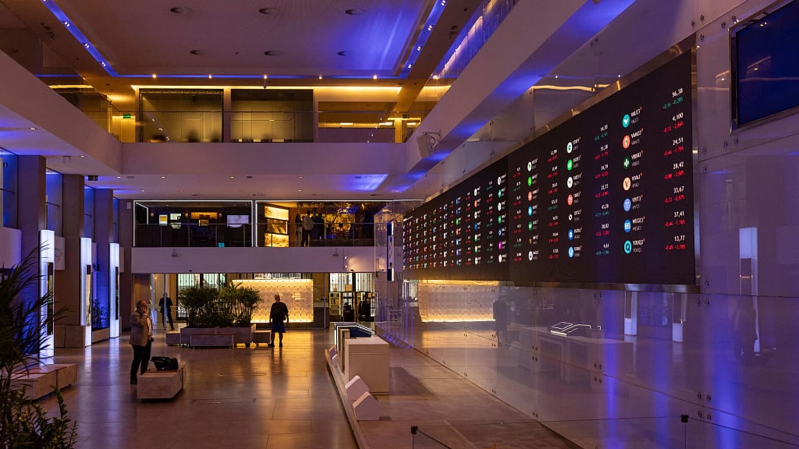 if-you-missed-big-international-stock-market-rally-in-2025,-it’s-not-too-late-to-start-making-money-overseas