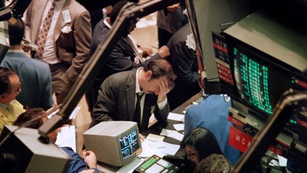 Futures of the US stock market indices tumbled during Monday's trading session (19 January 2026) as investors shifted towards safe-haven assets.