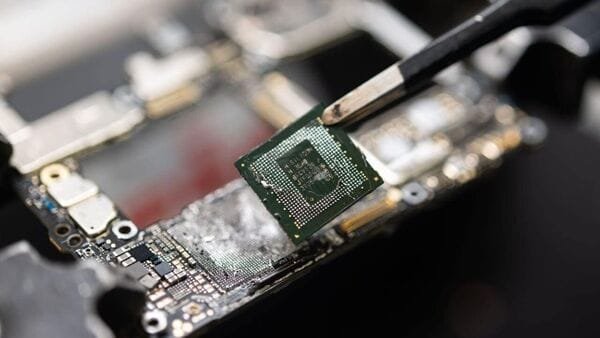 Intel stock jumped over 11% after the firm unveiled its next-gen AI chips at Las Vegas.