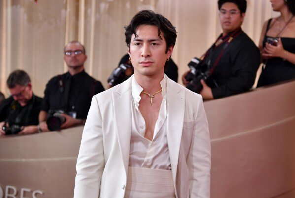 Hudson Williams arrives at the 83rd Golden Globes on Sunday, Jan. 11, 2026, at the Beverly Hilton in Beverly Hills, Calif. (Photo by Richard Shotwell/Invision/AP)